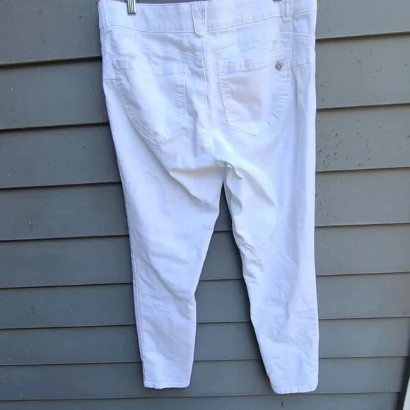 Democracy White Jeans size 8 - Picture 5 of 12